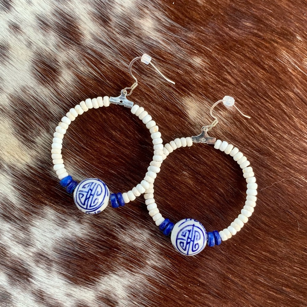 🌾 Artisan Beaded Chinoiserie Earrings - Picture 2 of 4
